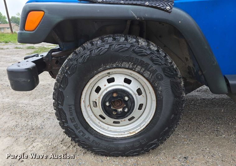 image for item EO1019 1999 Jeep Wrangler SUV