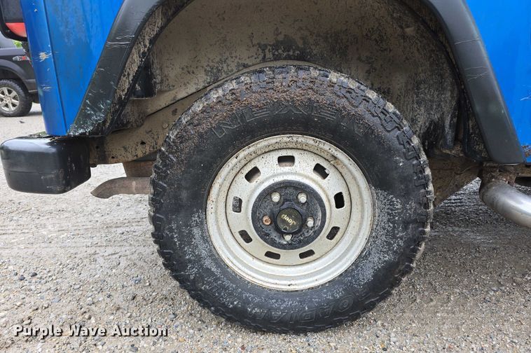 image for item EO1019 1999 Jeep Wrangler SUV