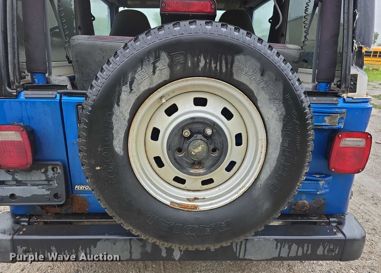 image for item EO1019 1999 Jeep Wrangler SUV