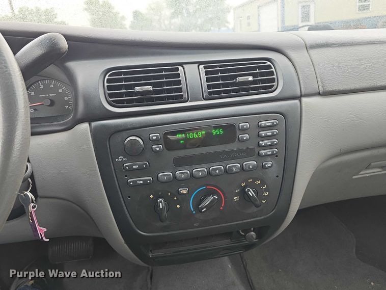 image for item EO1021 2001 Ford Taurus LX 