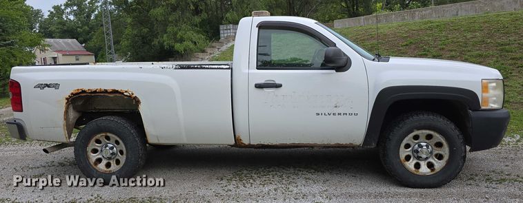 image for item EO1022 2010 Chevrolet Silverado 1500 pickup truck