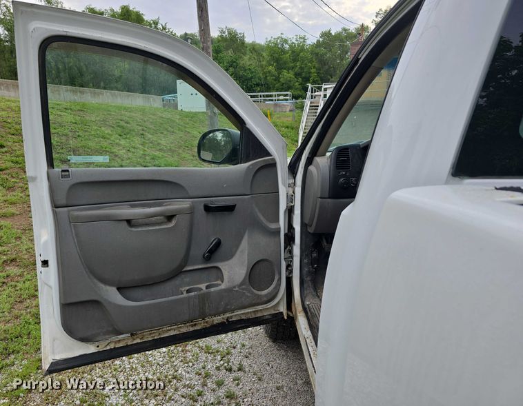 image for item EO1022 2010 Chevrolet Silverado 1500 pickup truck