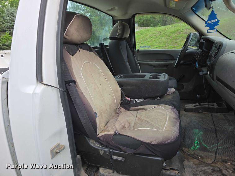 image for item EO1022 2010 Chevrolet Silverado 1500 pickup truck