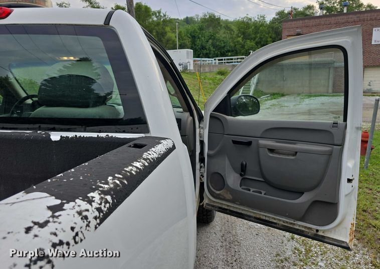 image for item EO1022 2010 Chevrolet Silverado 1500 pickup truck