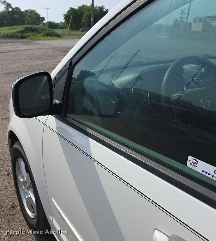 image for item EO1023 2013 Dodge Grand Caravan van