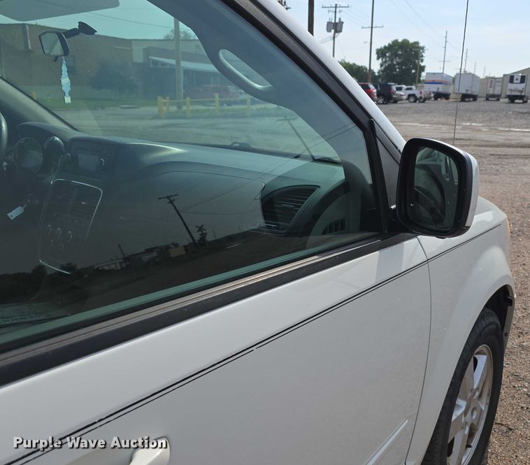 image for item EO1023 2013 Dodge Grand Caravan van