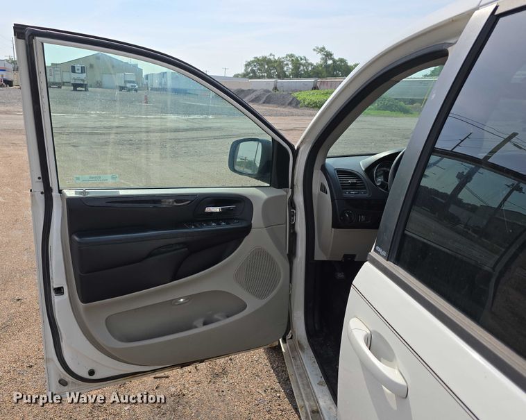 image for item EO1023 2013 Dodge Grand Caravan van