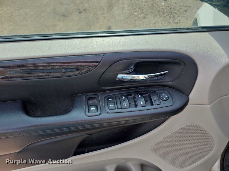 image for item EO1023 2013 Dodge Grand Caravan van