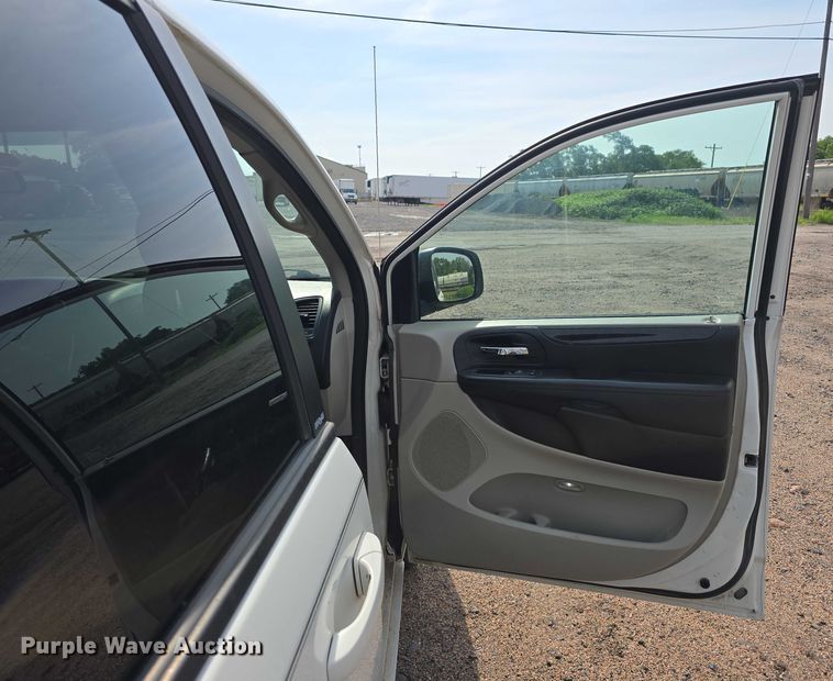 image for item EO1023 2013 Dodge Grand Caravan van