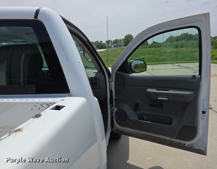 image for item EO1024 2009 Chevrolet Silverado 1500 pickup truck