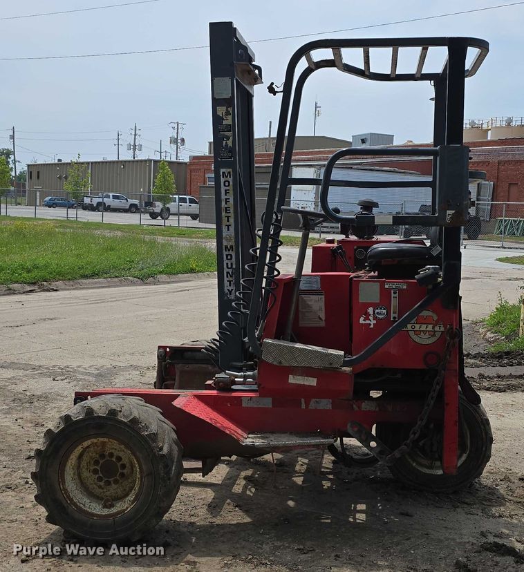 image for item EO1025 1999 Moffett M5000 forklift
