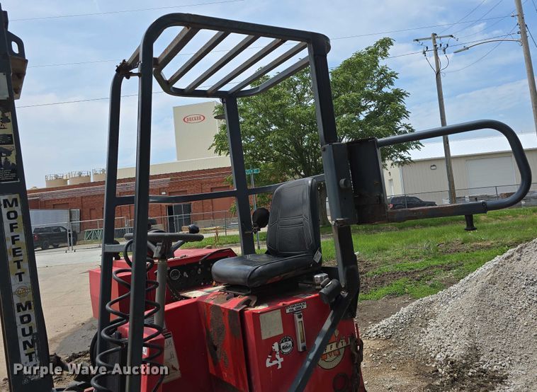 image for item EO1025 1999 Moffett M5000 forklift