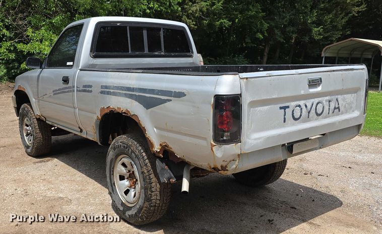 image for item EO1026 1990 Toyota pickup truck