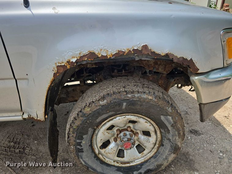 image for item EO1026 1990 Toyota pickup truck