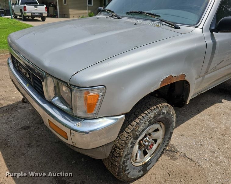 image for item EO1026 1990 Toyota pickup truck