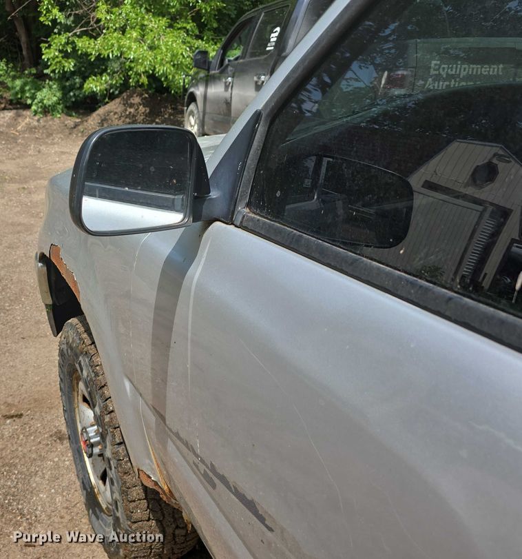 image for item EO1026 1990 Toyota pickup truck