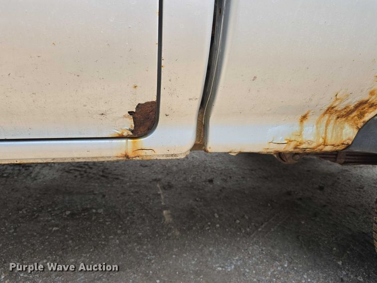 image for item EO1026 1990 Toyota pickup truck