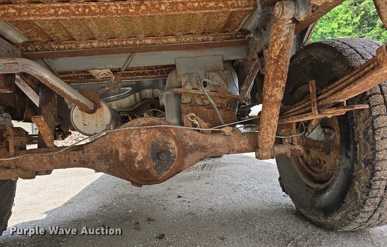 image for item EO1026 1990 Toyota pickup truck