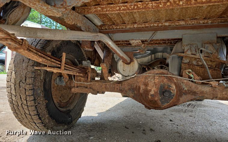 image for item EO1026 1990 Toyota pickup truck