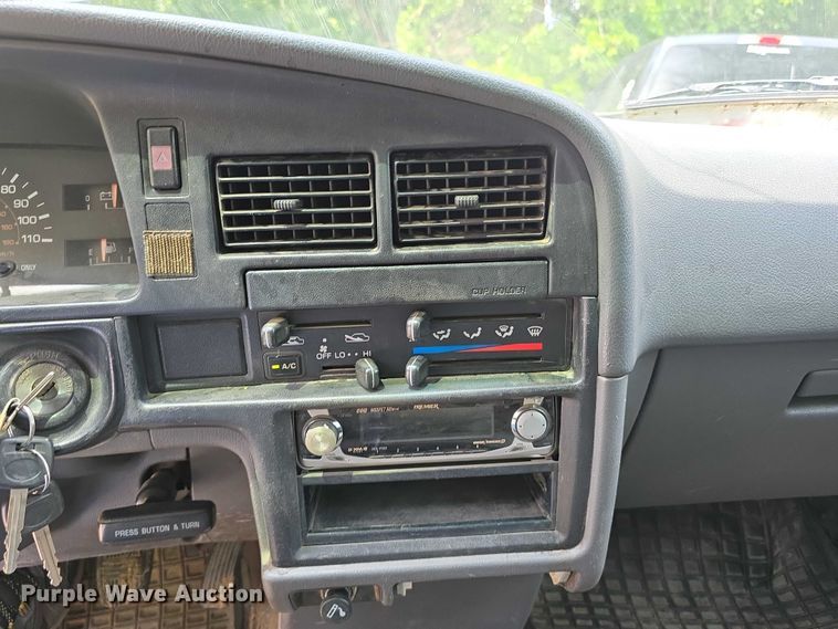 image for item EO1026 1990 Toyota pickup truck