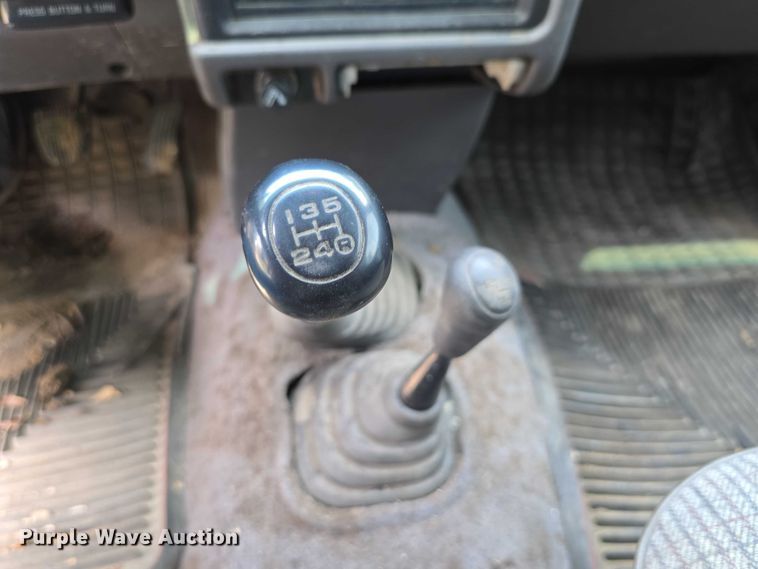 image for item EO1026 1990 Toyota pickup truck