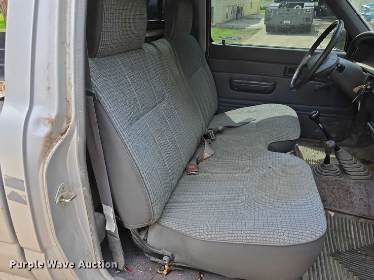 image for item EO1026 1990 Toyota pickup truck