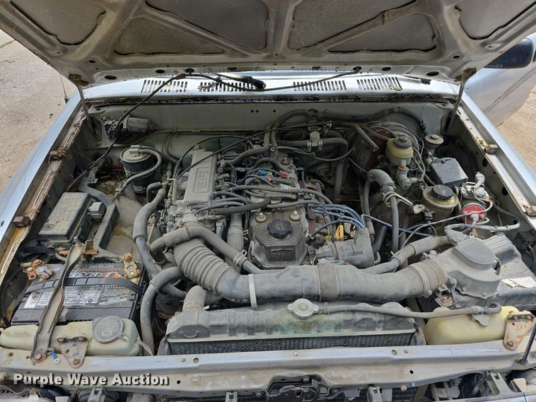 image for item EO1026 1990 Toyota pickup truck