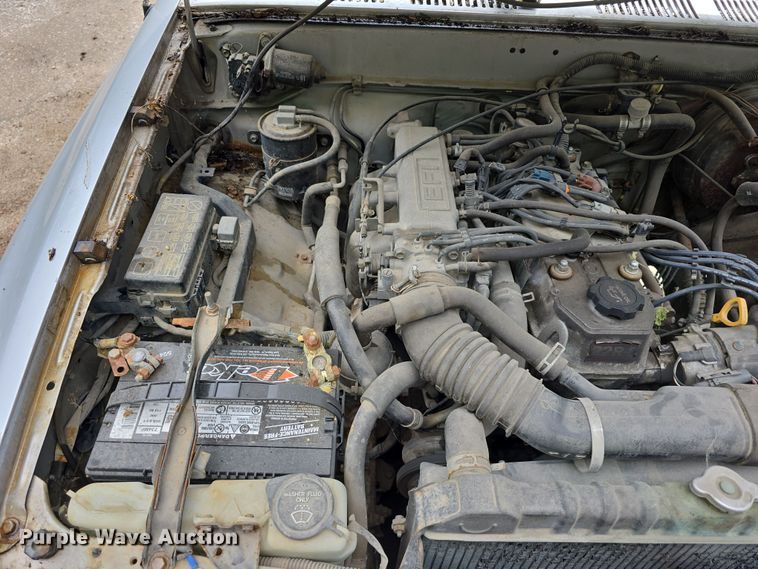 image for item EO1026 1990 Toyota pickup truck