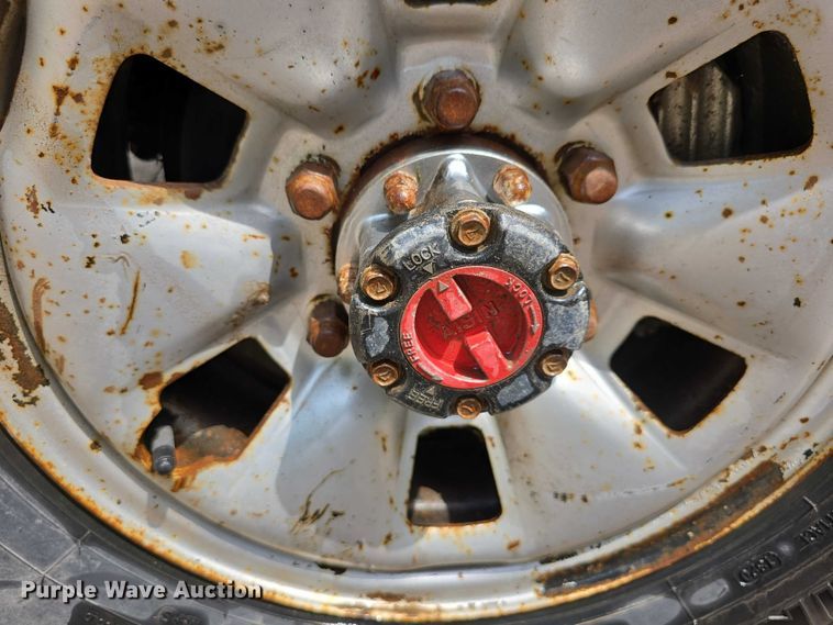 image for item EO1026 1990 Toyota pickup truck