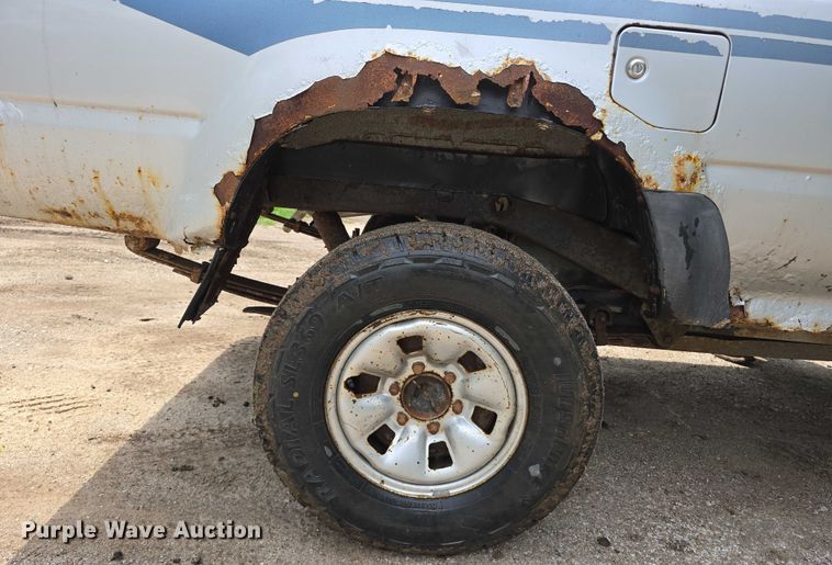 image for item EO1026 1990 Toyota pickup truck