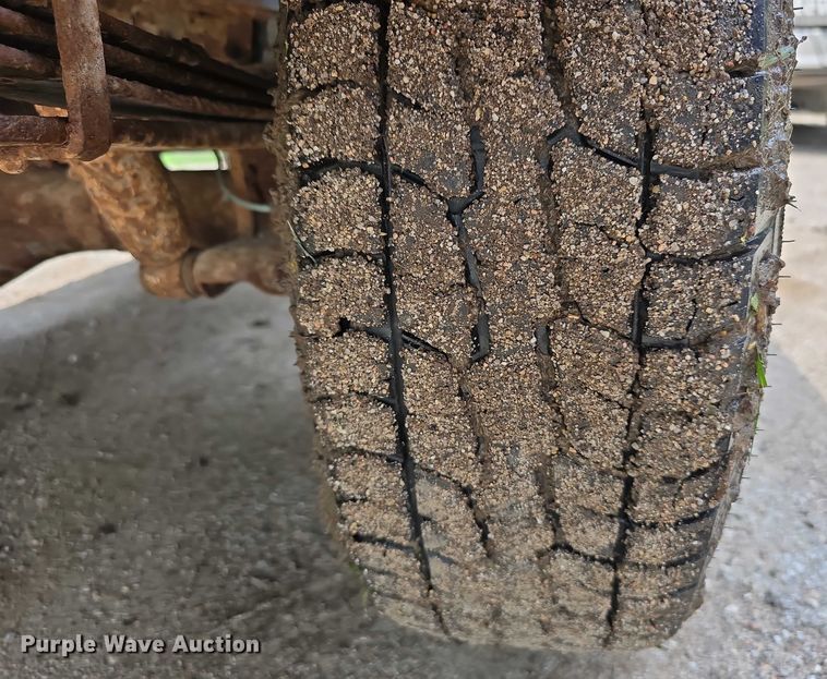 image for item EO1026 1990 Toyota pickup truck