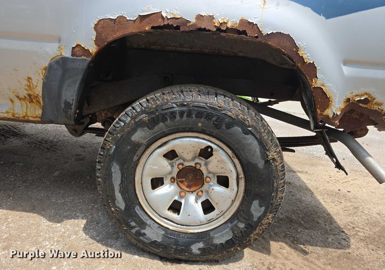 image for item EO1026 1990 Toyota pickup truck