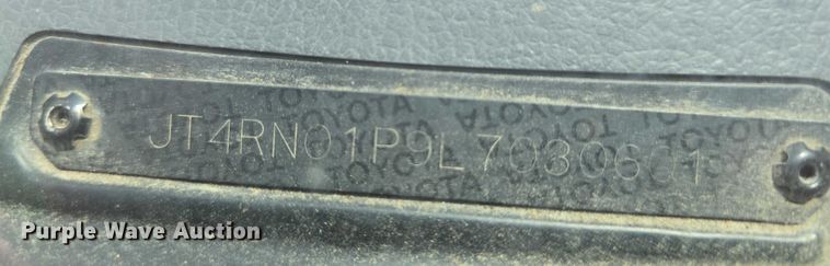 image for item EO1026 1990 Toyota pickup truck