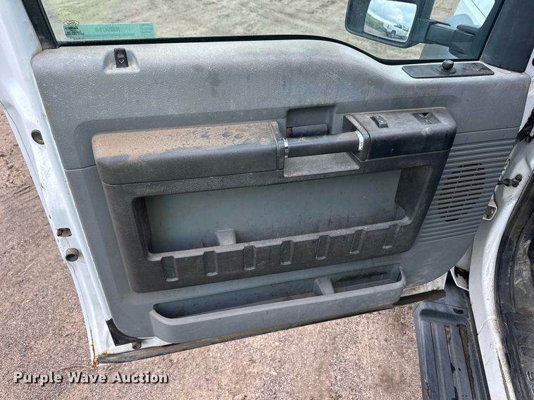 image for item EQ4712 2012 Ford F550 SuperCab utility / service truck