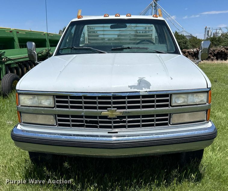image for item EQ4774 1990 Chevrolet C3500 flatbed pickup truck