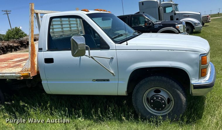 image for item EQ4774 1990 Chevrolet C3500 flatbed pickup truck