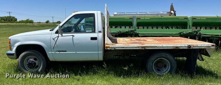 image for item EQ4774 1990 Chevrolet C3500 flatbed pickup truck