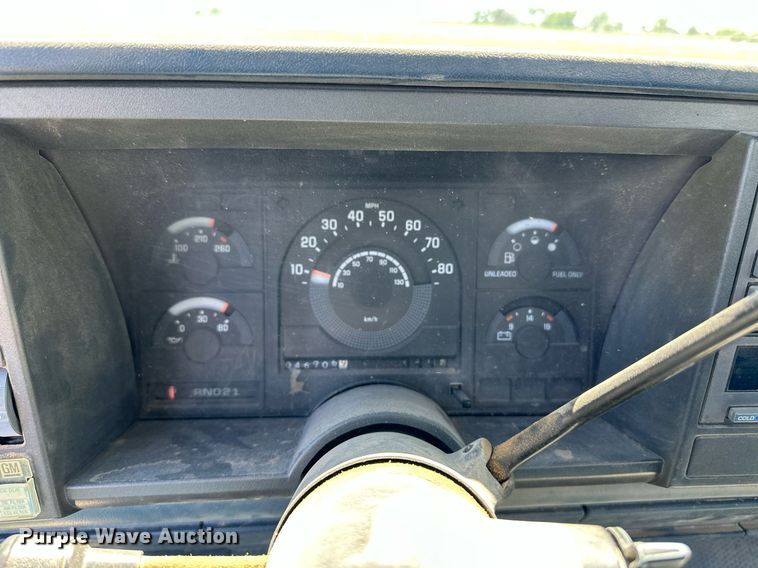 image for item EQ4774 1990 Chevrolet C3500 flatbed pickup truck