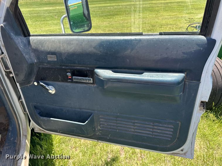 image for item EQ4774 1990 Chevrolet C3500 flatbed pickup truck