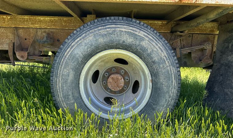 image for item EQ4774 1990 Chevrolet C3500 flatbed pickup truck
