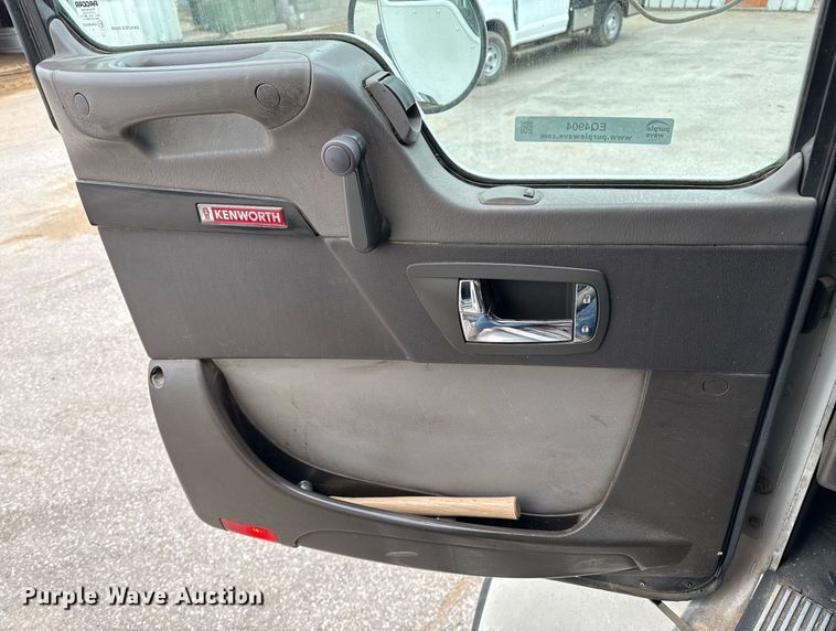 image for item EQ4904 2016 Kenworth ration delivery truck