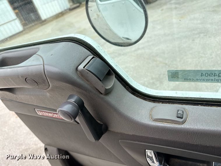 image for item EQ4904 2016 Kenworth ration delivery truck