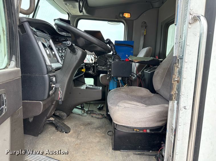 image for item EQ4904 2016 Kenworth ration delivery truck