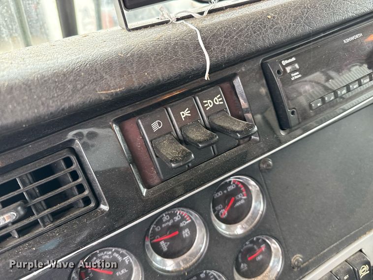 image for item EQ4904 2016 Kenworth ration delivery truck