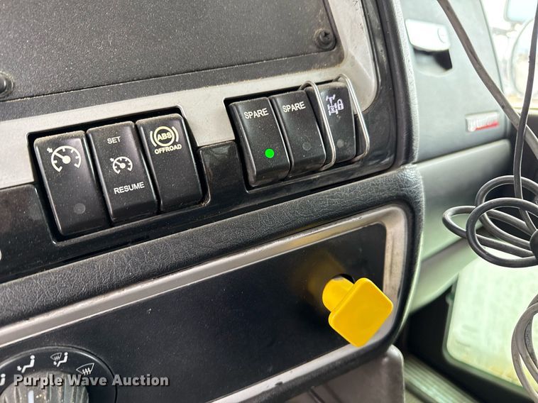 image for item EQ4904 2016 Kenworth ration delivery truck