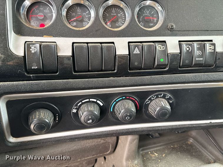 image for item EQ4904 2016 Kenworth ration delivery truck