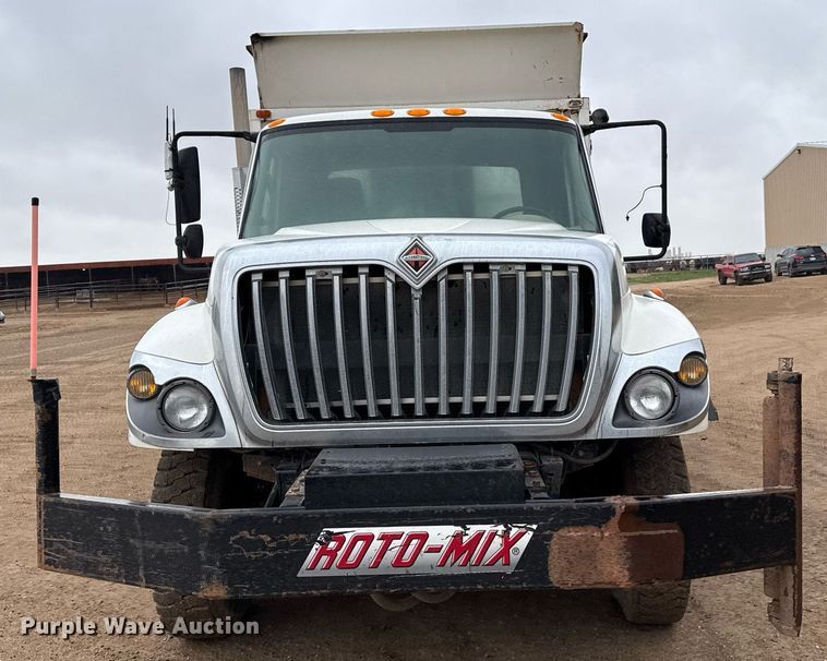 image for item EQ4905 2011 International 7400 ration delivery truck