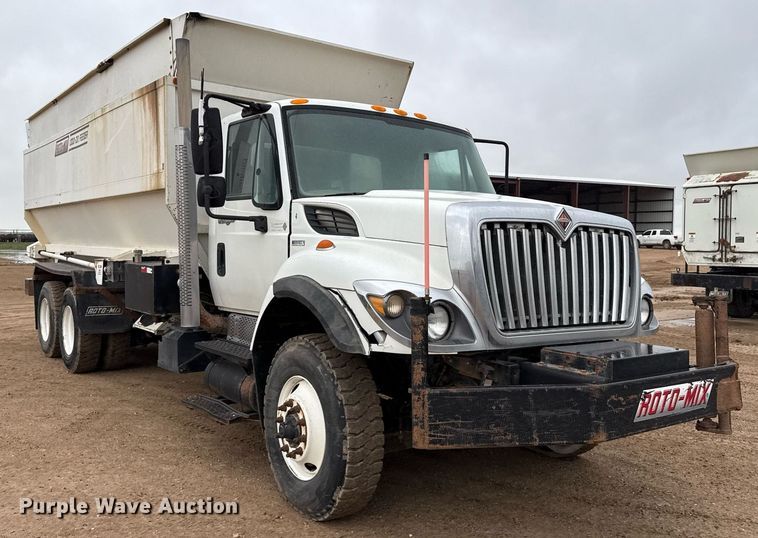 image for item EQ4905 2011 International 7400 ration delivery truck
