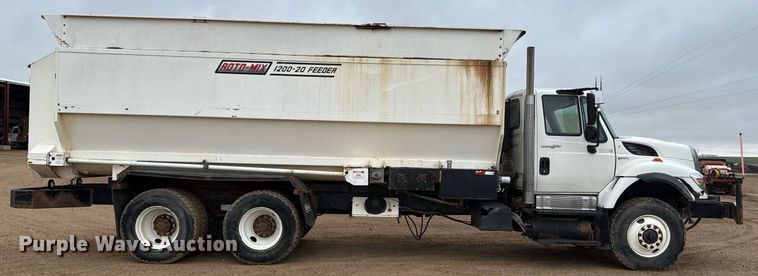 image for item EQ4905 2011 International 7400 ration delivery truck