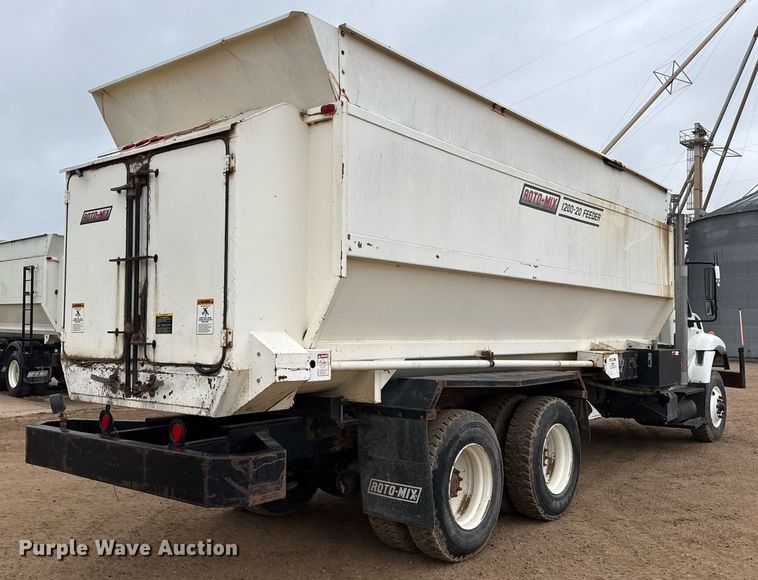 image for item EQ4905 2011 International 7400 ration delivery truck